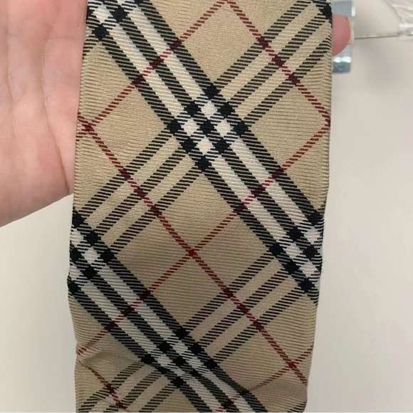 Burberry 100% Silk  Tie - Picture 5 of 11